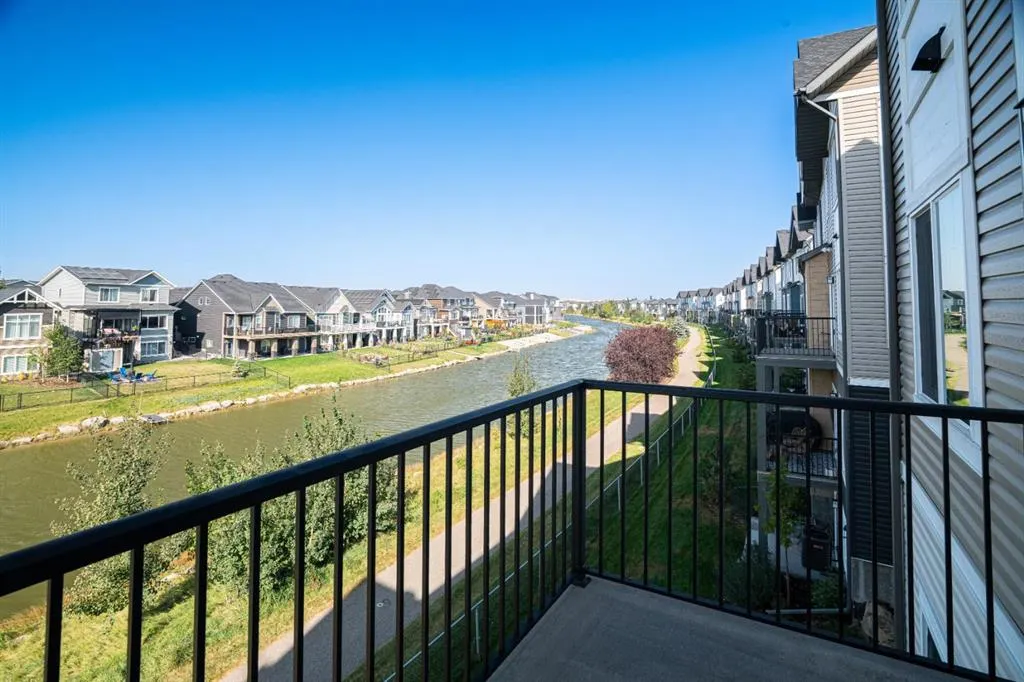 358 Canals Crossing SW