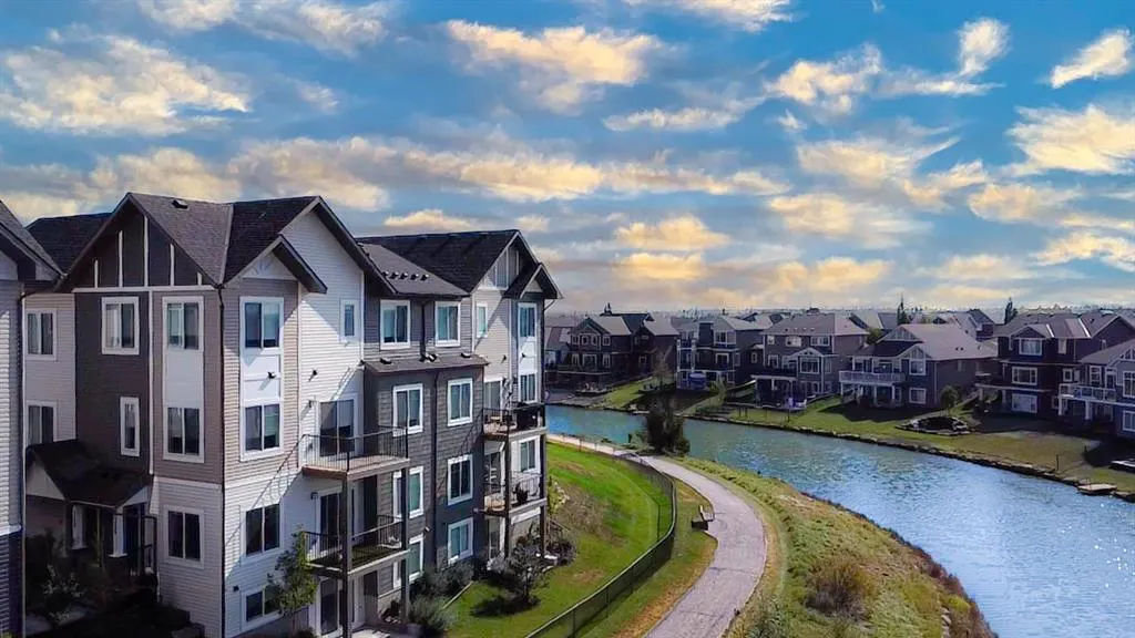 358 Canals Crossing SW