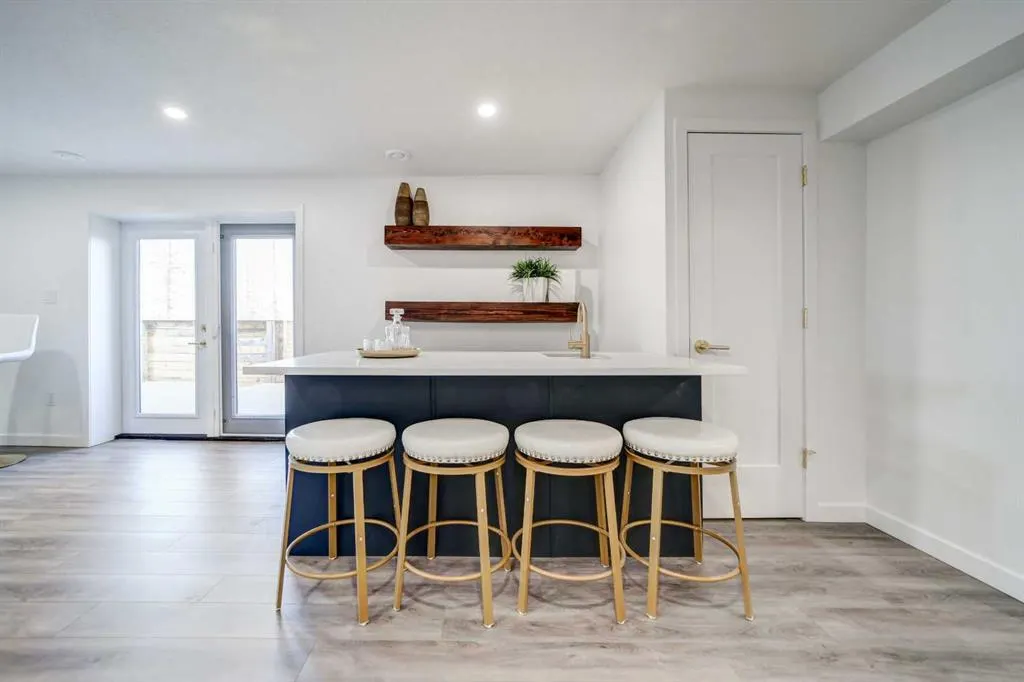 10 Sunset Crescent