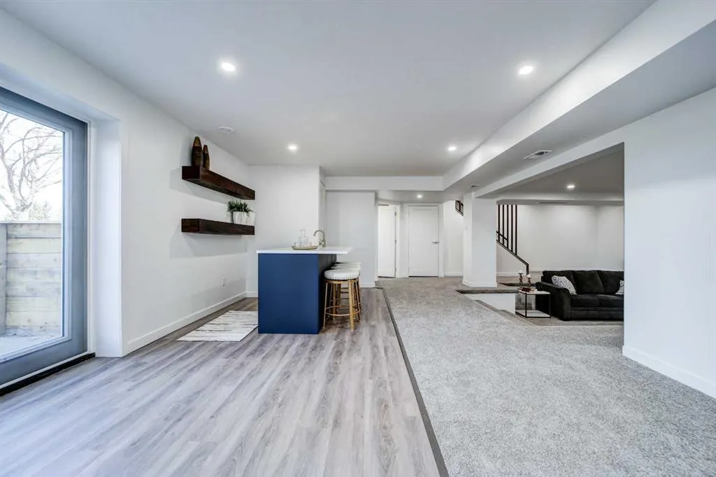 10 Sunset Crescent