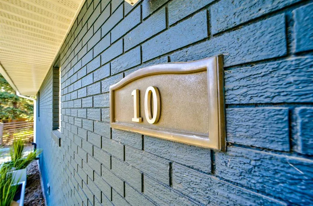 10 Sunset Crescent