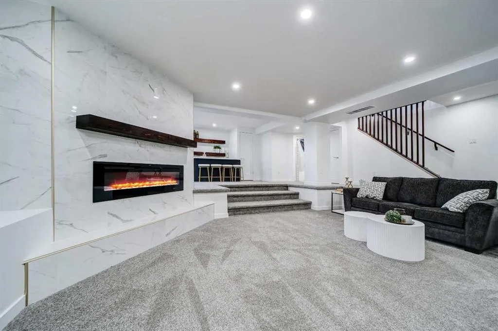 10 Sunset Crescent