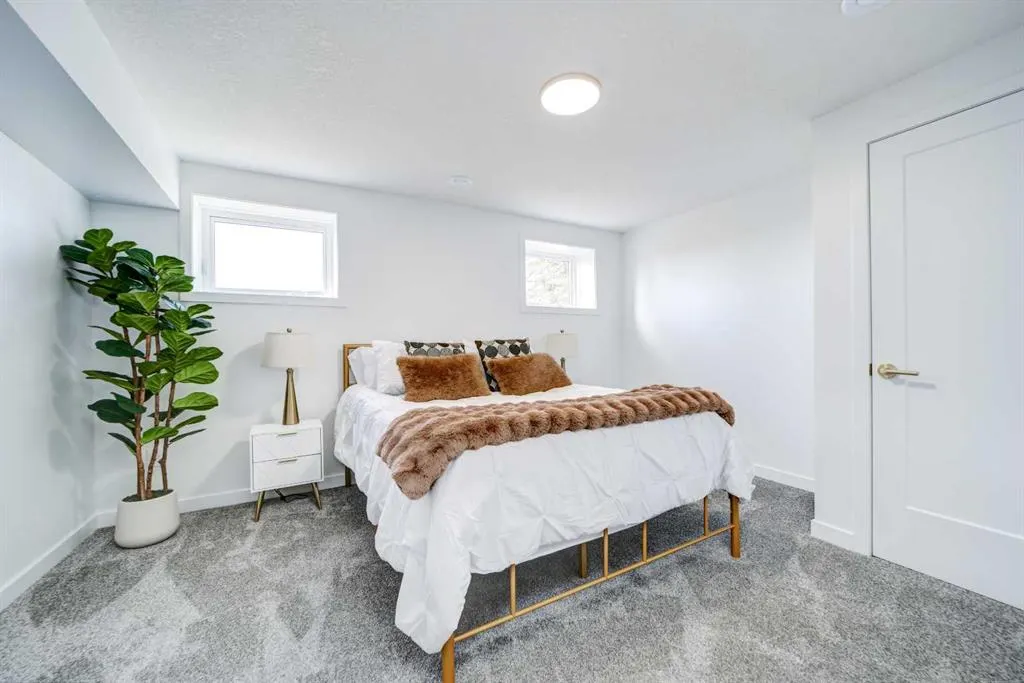 10 Sunset Crescent