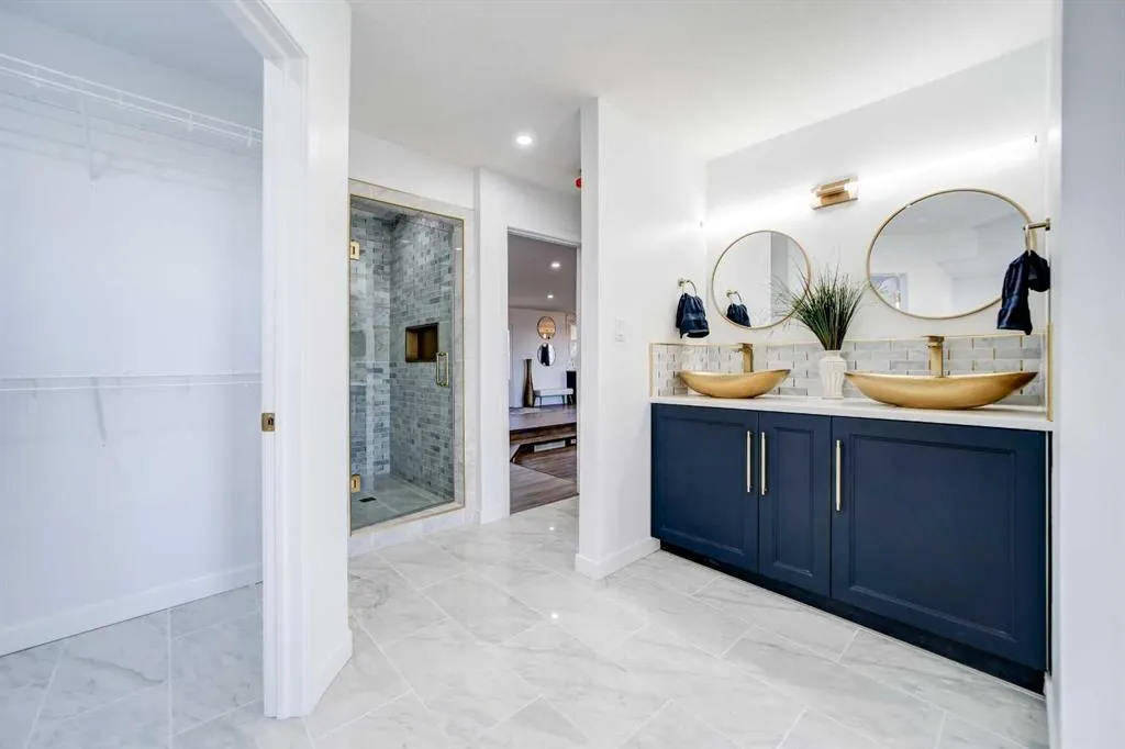 10 Sunset Crescent