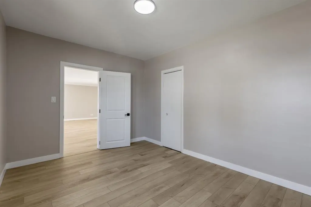 257 2 Street W