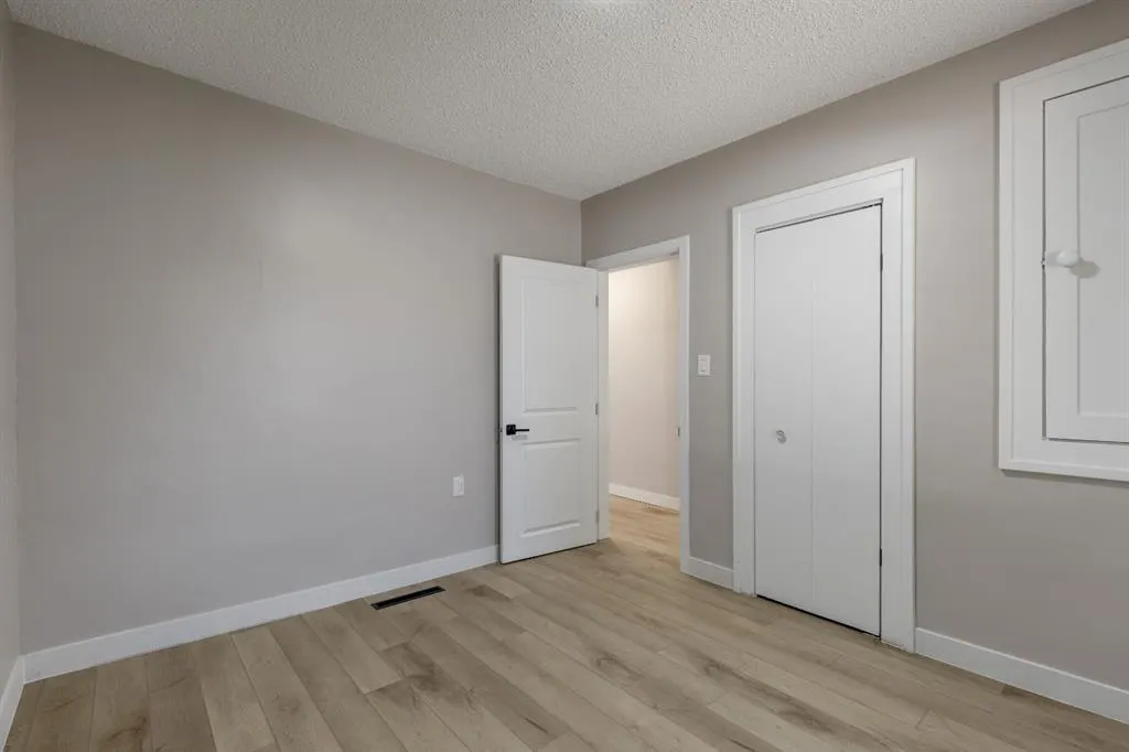 257 2 Street W