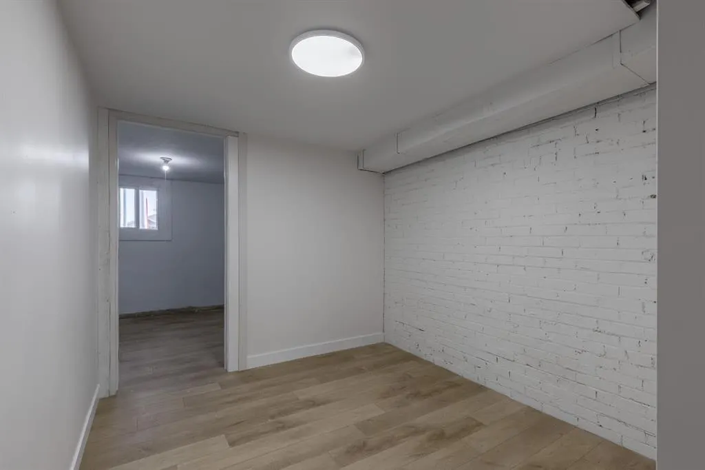 257 2 Street W