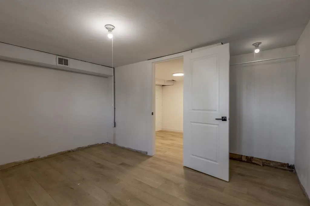 257 2 Street W