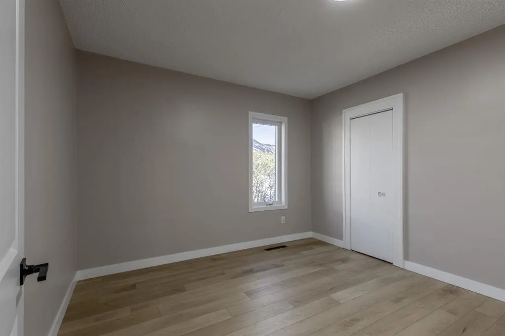 257 2 Street W
