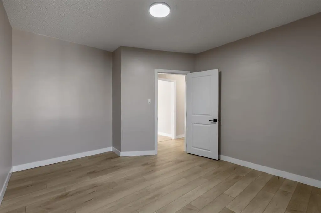 257 2 Street W