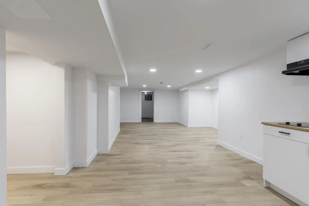 257 2 Street W