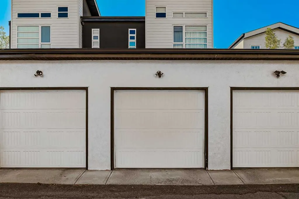 136 22 Avenue NE, #2