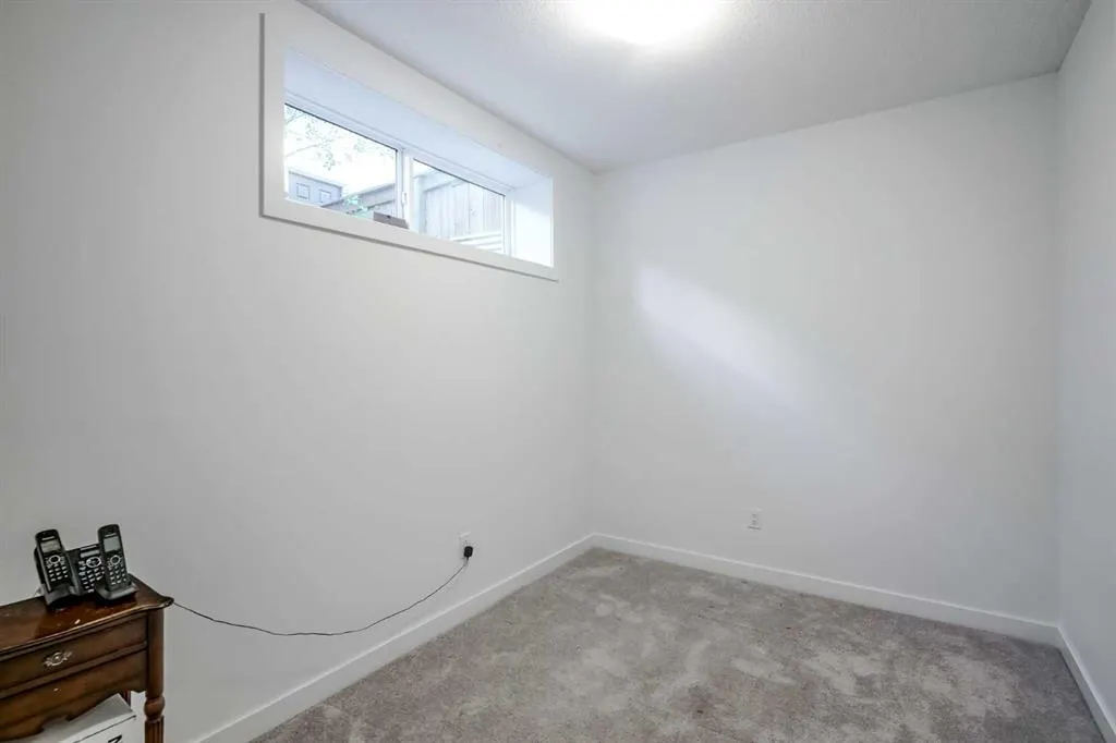 136 22 Avenue NE, #2
