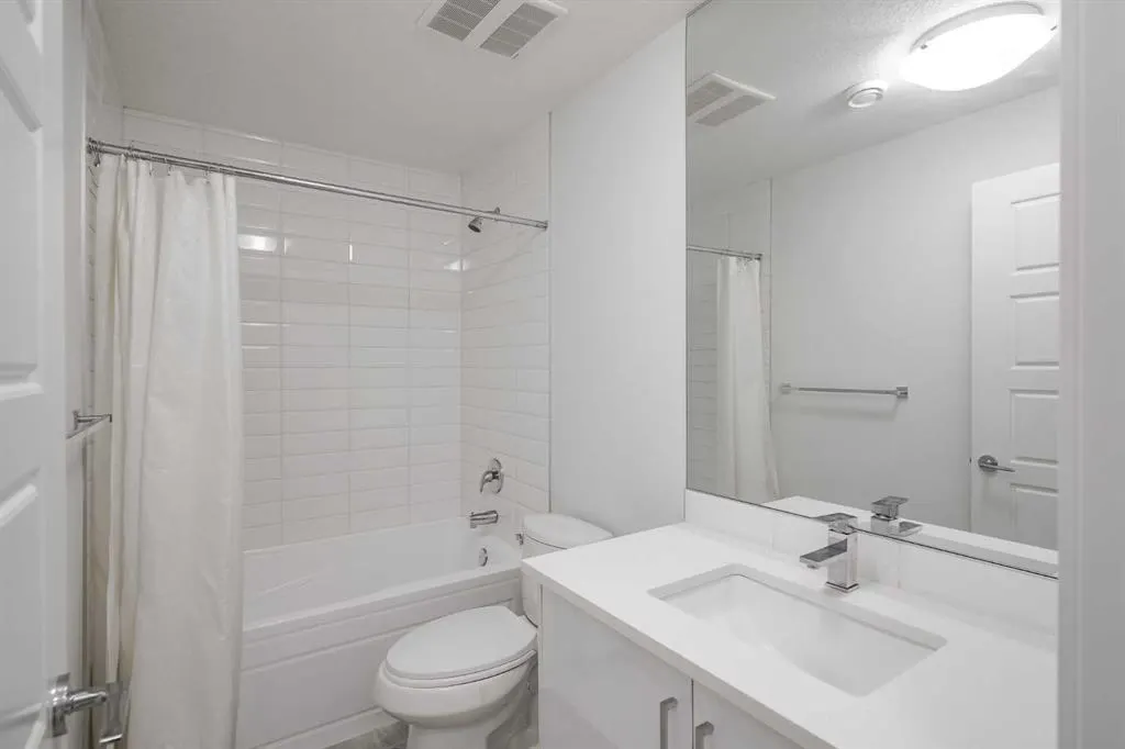 136 22 Avenue NE, #2