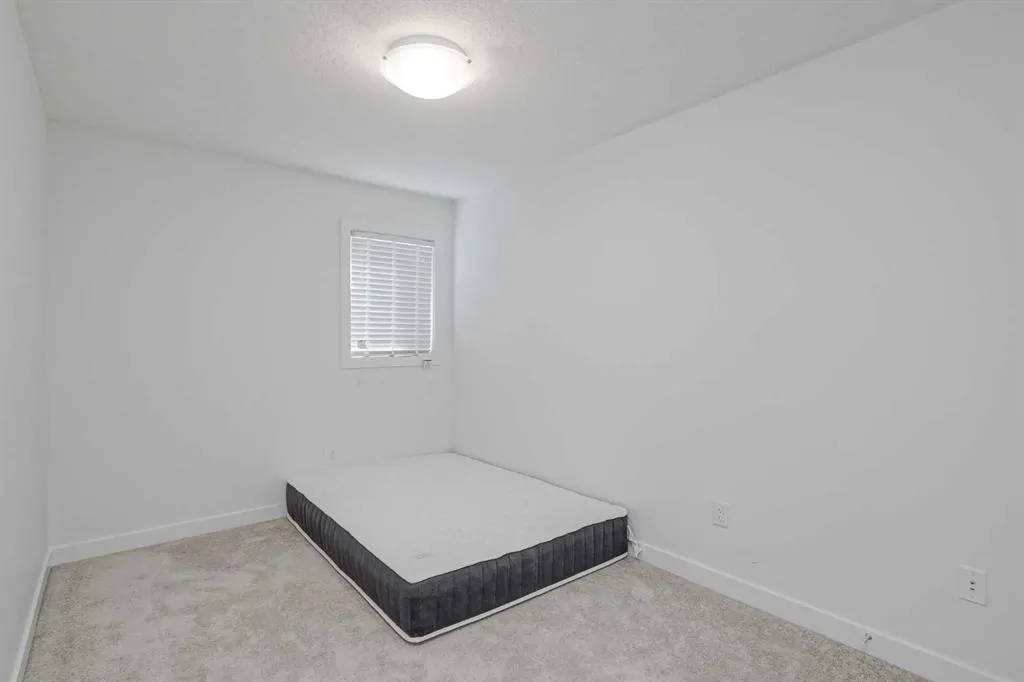 136 22 Avenue NE, #2
