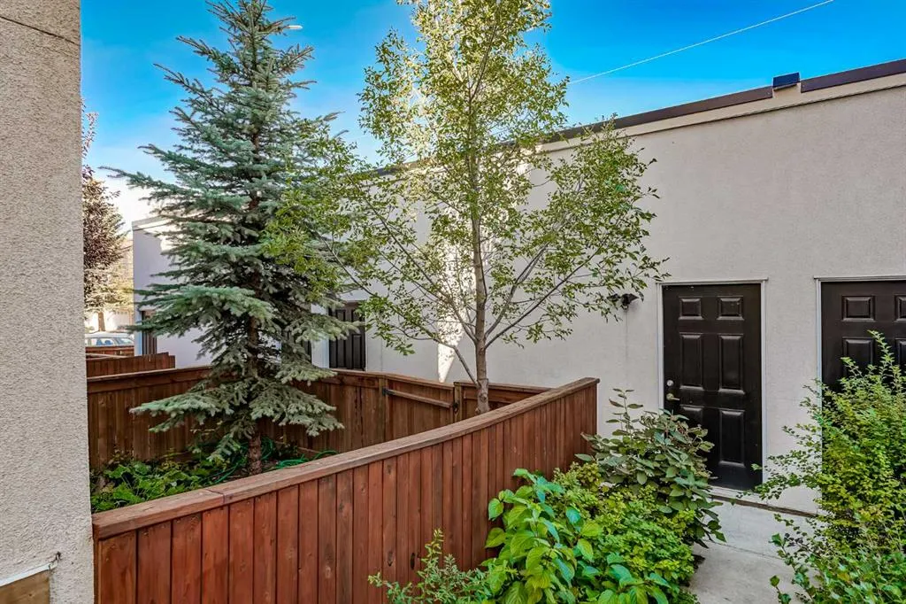 136 22 Avenue NE, #2