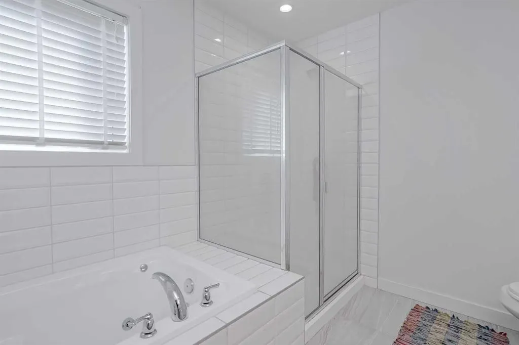 136 22 Avenue NE, #2