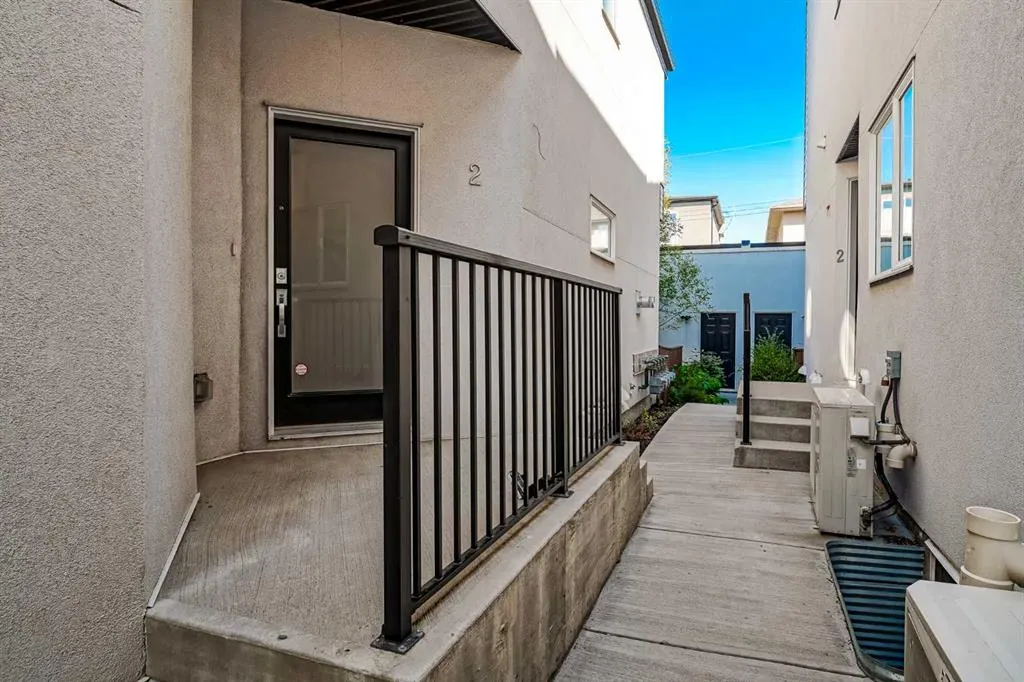 136 22 Avenue NE, #2
