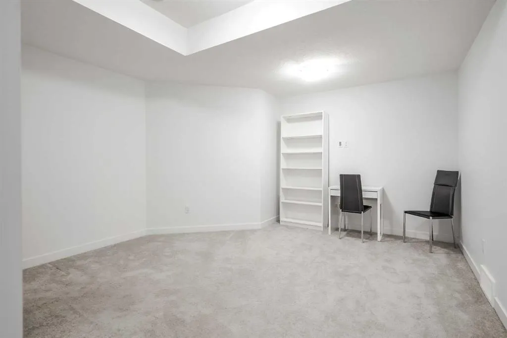 136 22 Avenue NE, #2