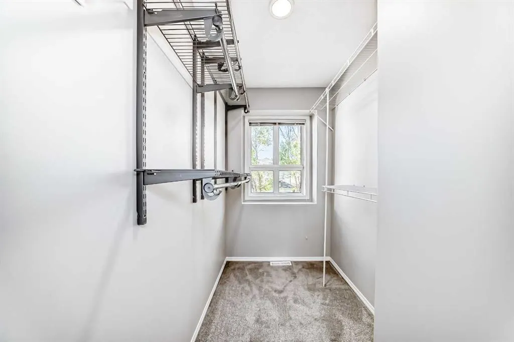 215 Harvest Gold Place NE