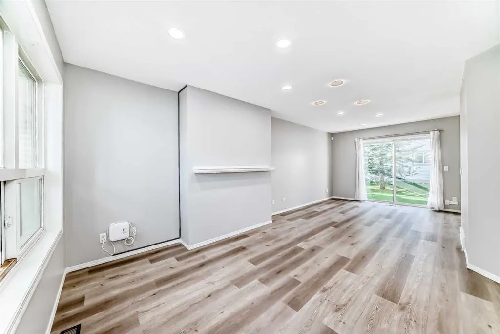 215 Harvest Gold Place NE