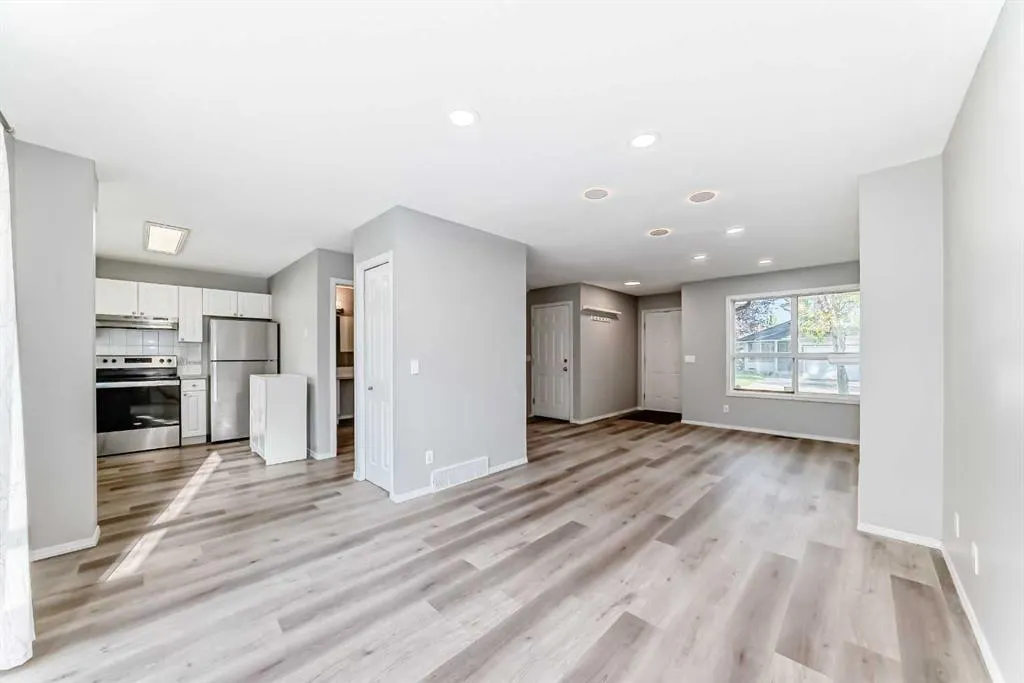 215 Harvest Gold Place NE