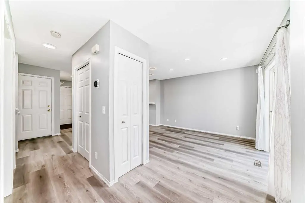 215 Harvest Gold Place NE