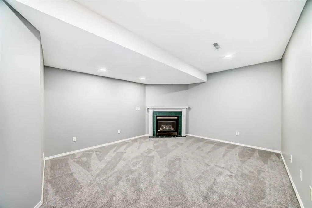 215 Harvest Gold Place NE