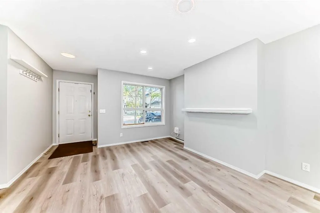 215 Harvest Gold Place NE