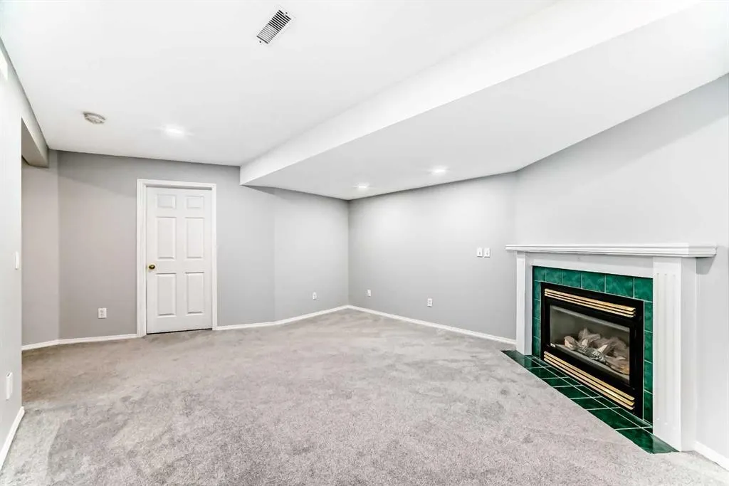 215 Harvest Gold Place NE
