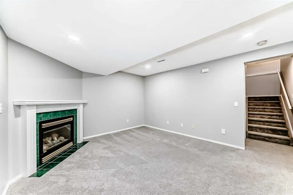 215 Harvest Gold Place NE