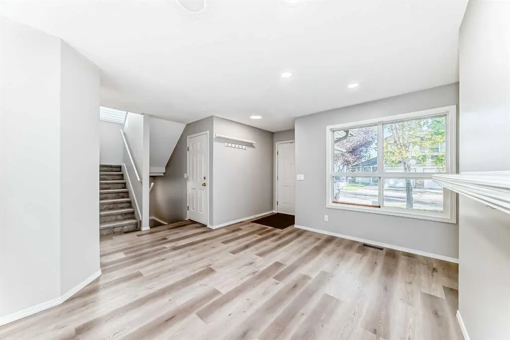215 Harvest Gold Place NE