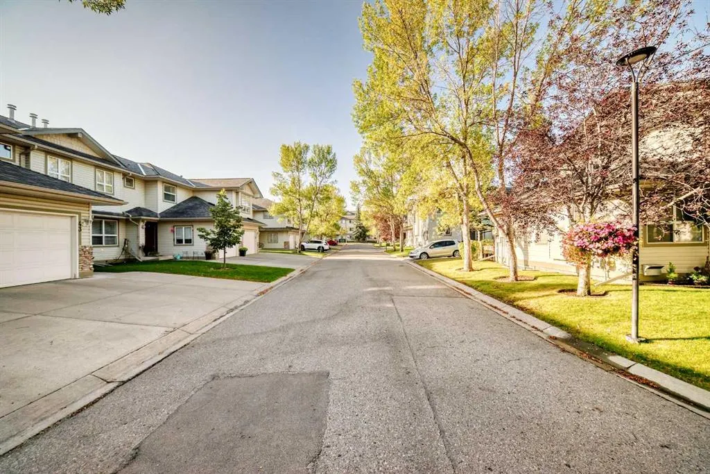 215 Harvest Gold Place NE