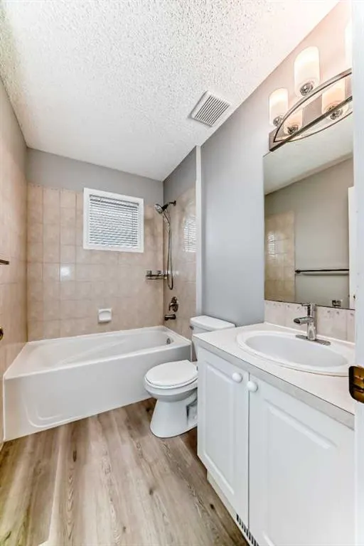 215 Harvest Gold Place NE