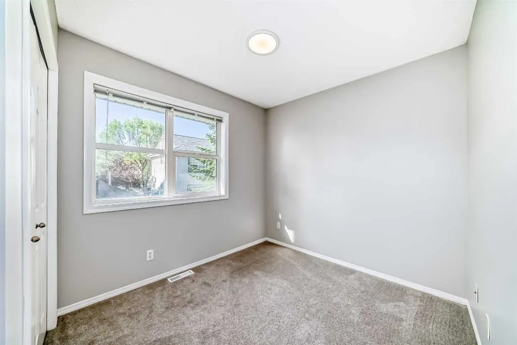 215 Harvest Gold Place NE