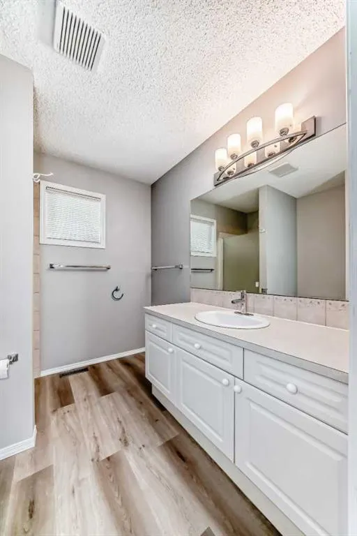 215 Harvest Gold Place NE