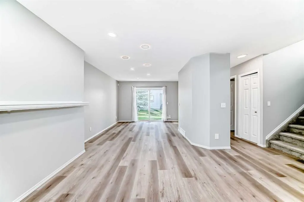 215 Harvest Gold Place NE