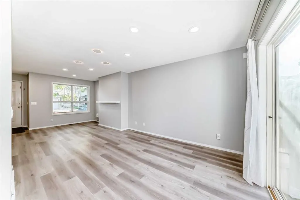 215 Harvest Gold Place NE