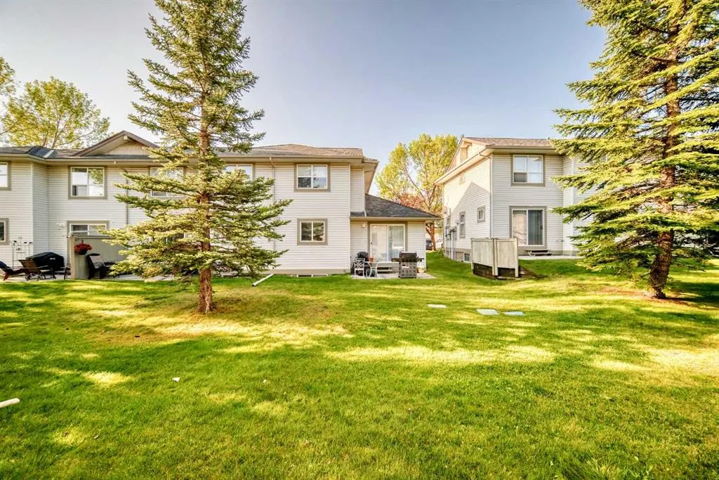 215 Harvest Gold Place NE