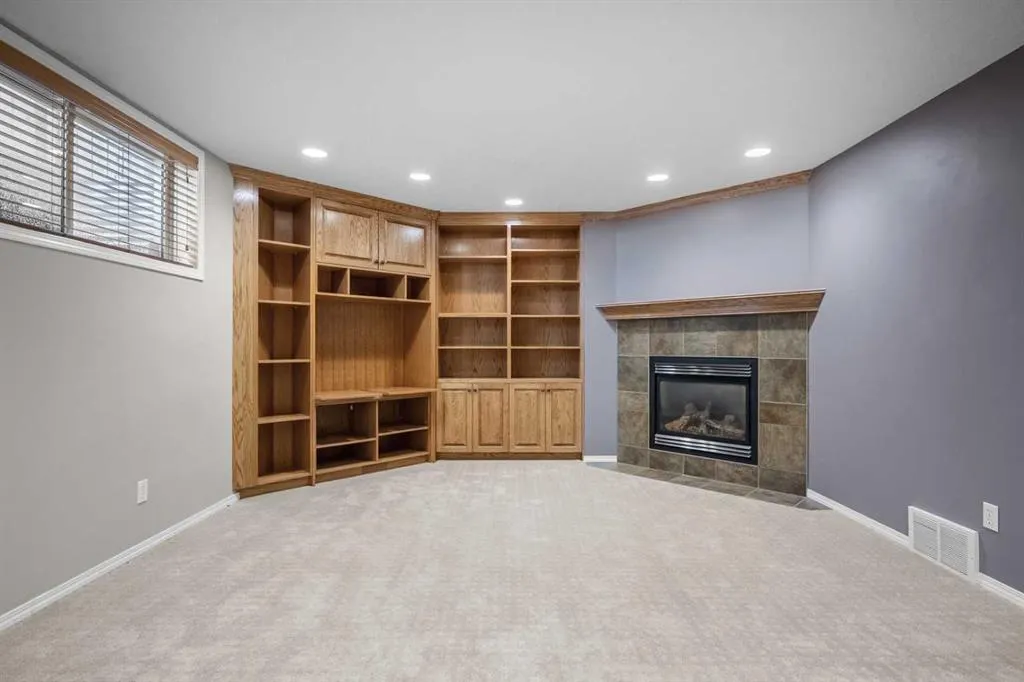 7826 Springbank Way SW
