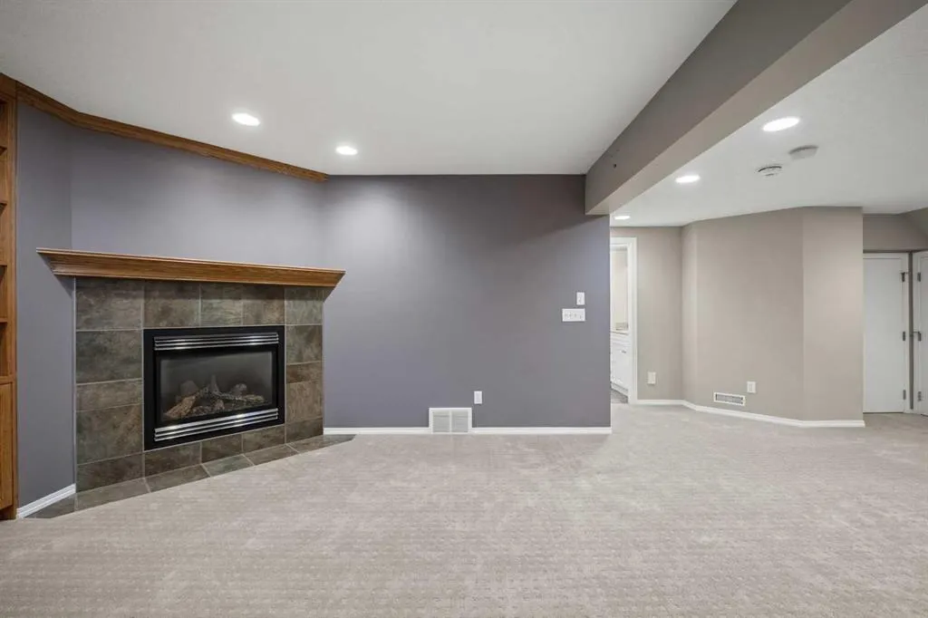 7826 Springbank Way SW