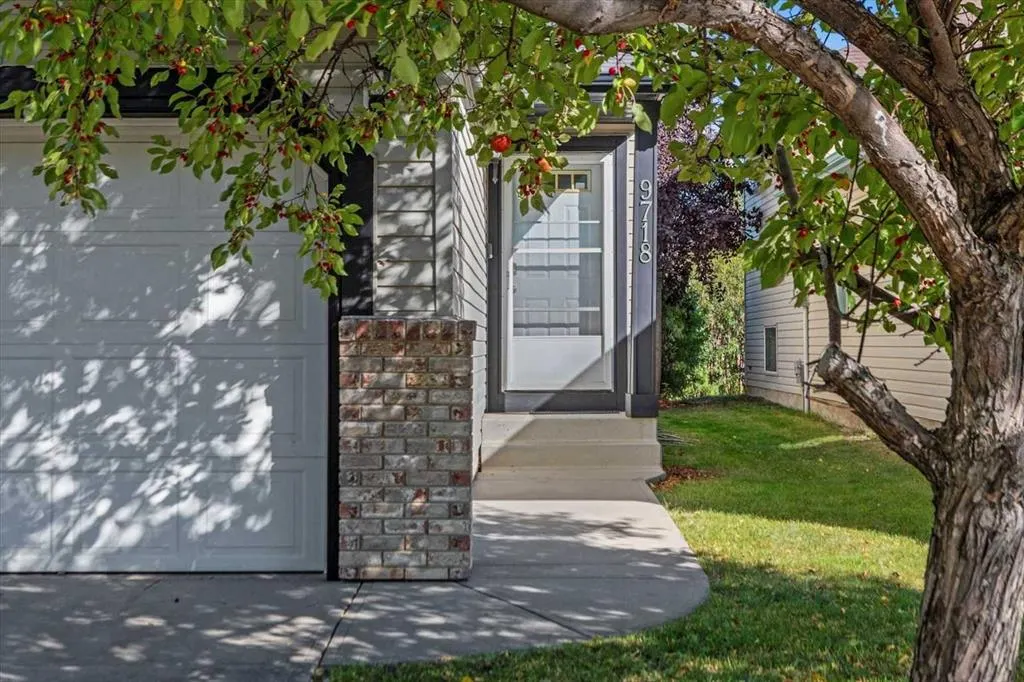 9718 Harvest Hills Link NE