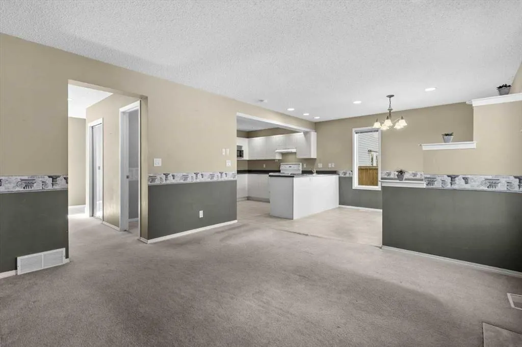 9718 Harvest Hills Link NE