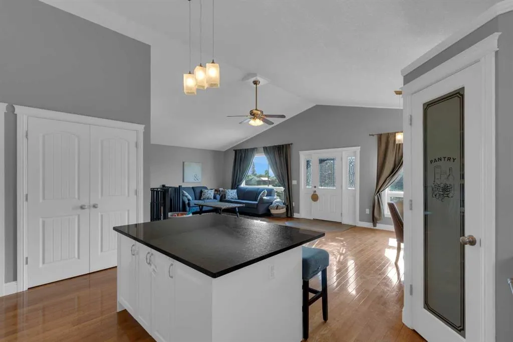 212 3 Street N