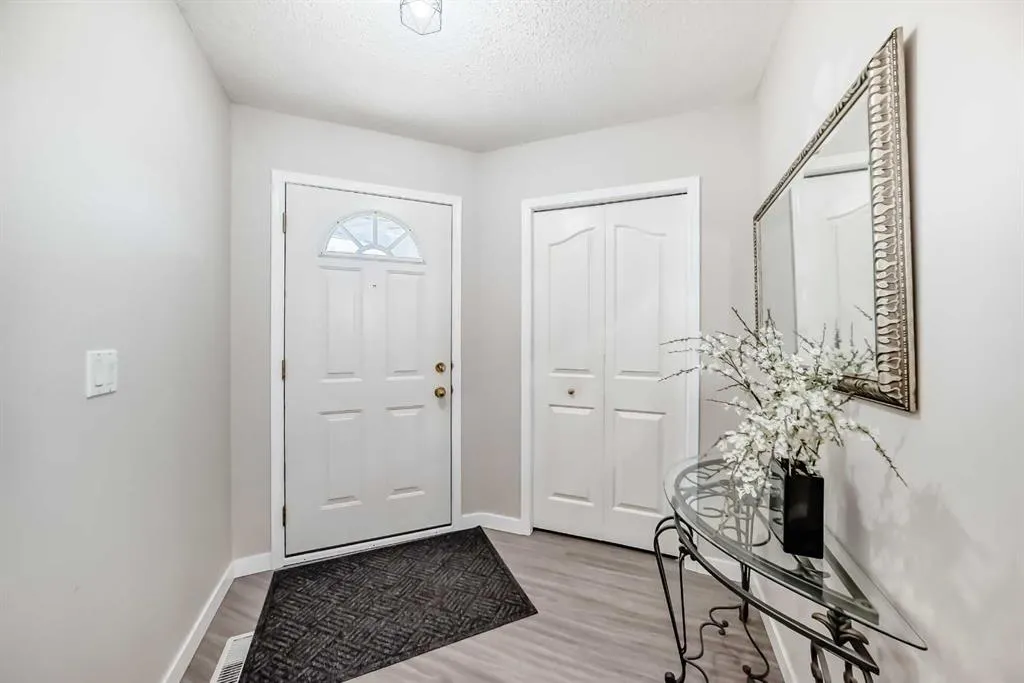 202 Bridlewood Court SW