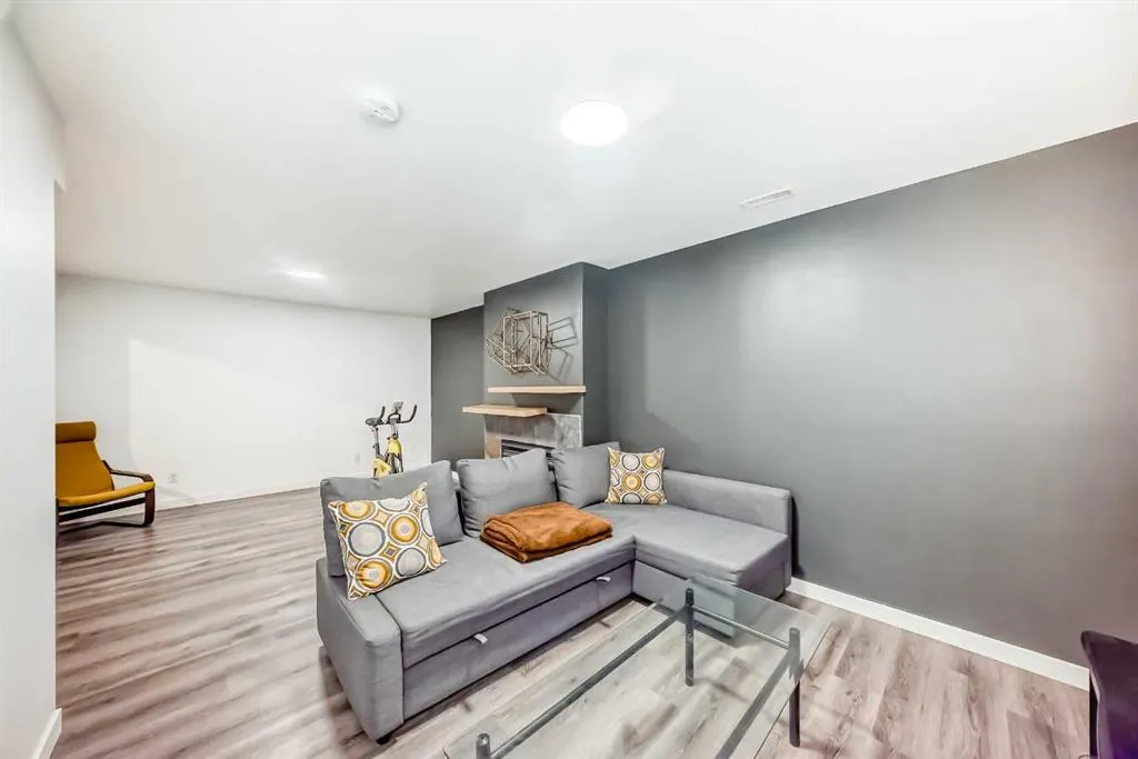 202 Bridlewood Court SW