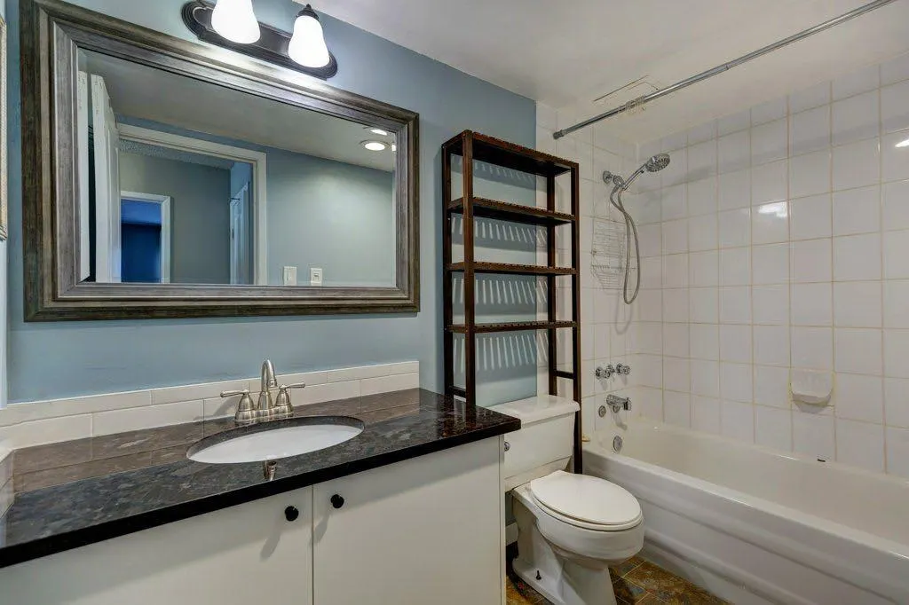 1335 12 Avenue, #211