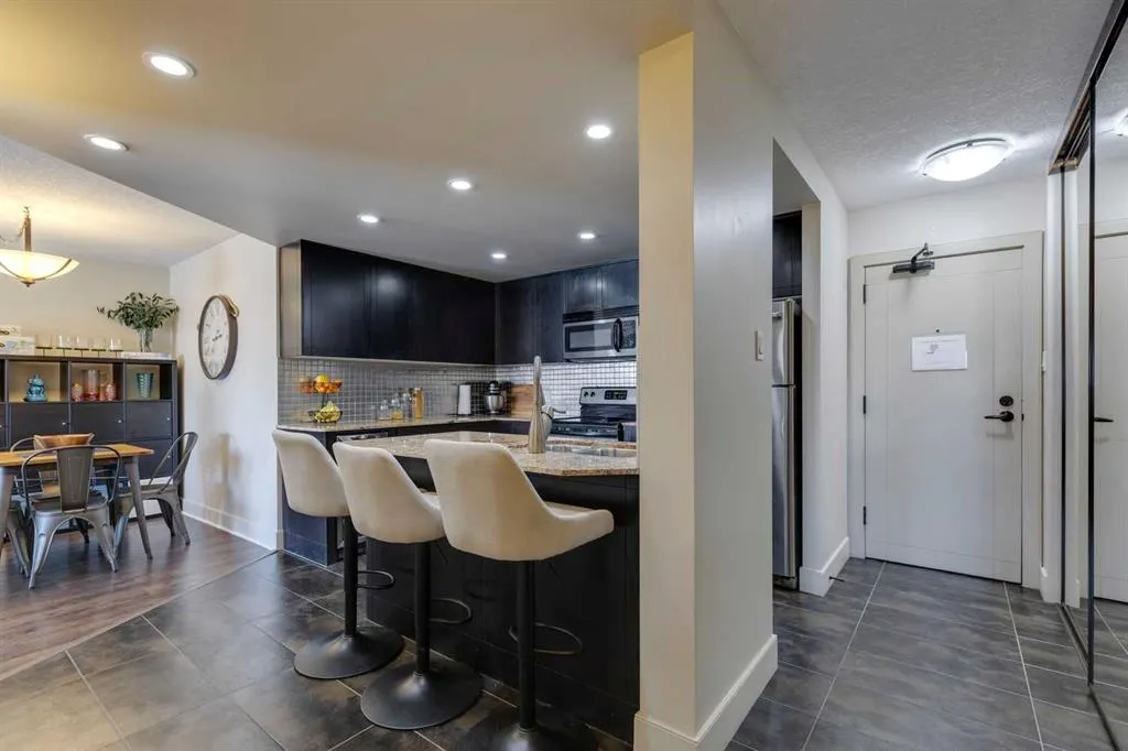 812 14 Avenue SW, #704