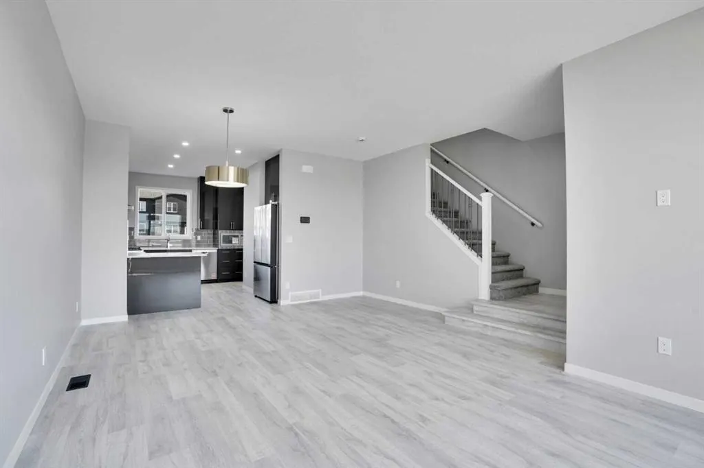 74 Corner Glen Grove NE