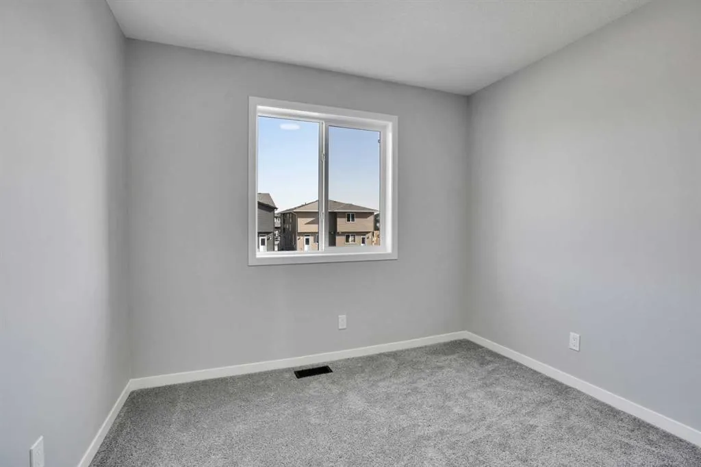 74 Corner Glen Grove NE